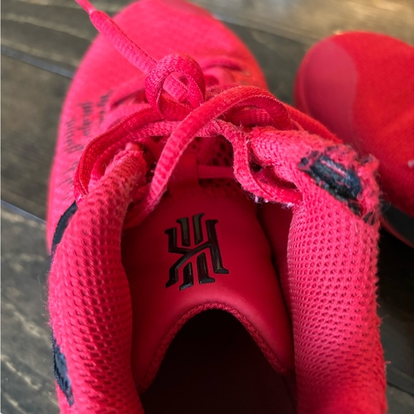 Nike Kyrie FlyTrap2 - Picture 2 of 6